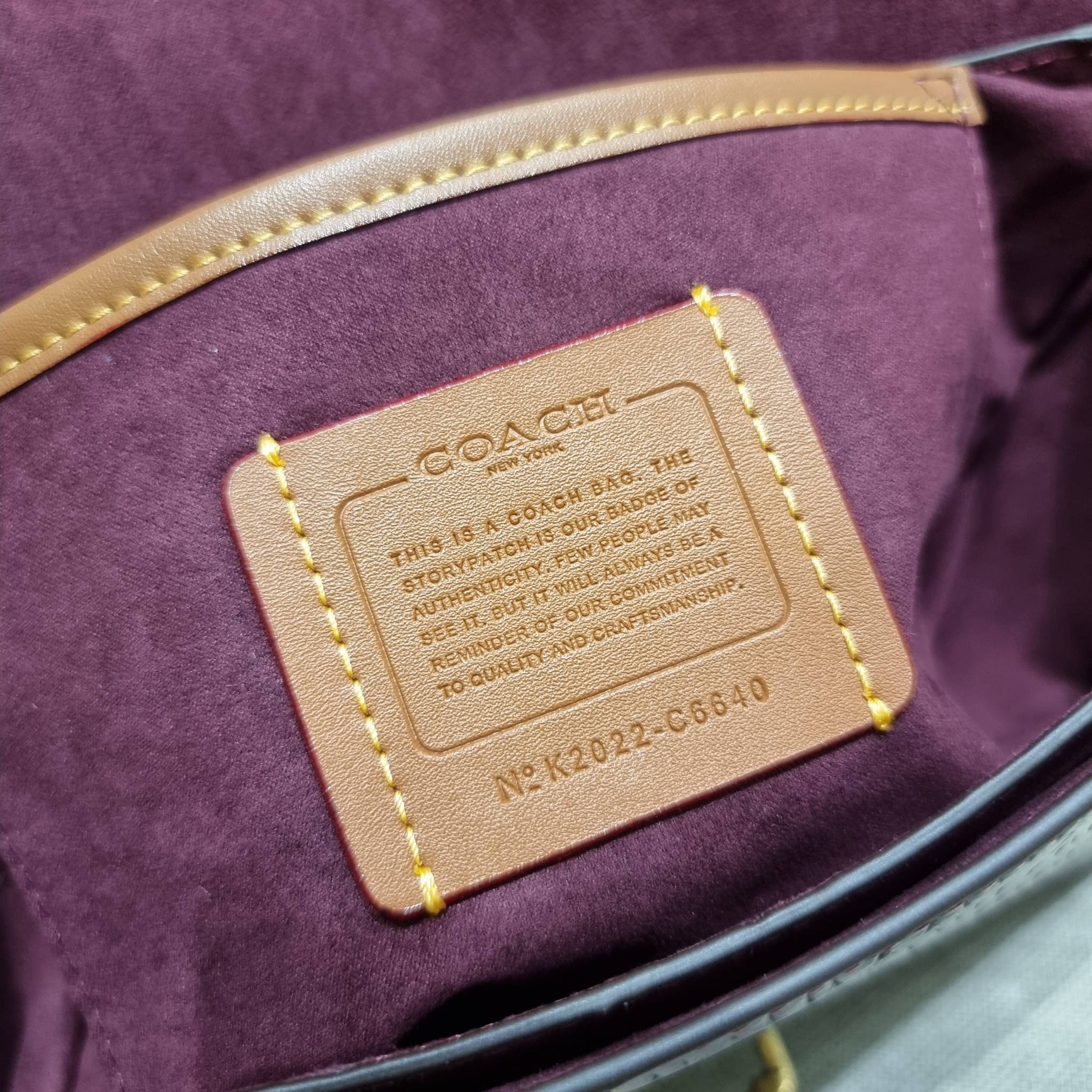 OUTLET 】COACH STUDIO SHOULDER BAG IN SIGNATURE CANVAS (C6639 C6640) สีใหม่รับความเฮง กับคอลเลคชั่นใหม่สุดอีกหนึ่ง!! มาแบบเลิศๆหรูๆมากแม่ กระเป๋าสะพายข้างลุคไฮน์ ที่ดีไซน์ออกมาได้ปัง และดูแพงมากๆ ด้วยดีเทลคลาสสิคผสานความเป็นเอกลักษณ์ เรียบง่ายแต่แฝงความมีด