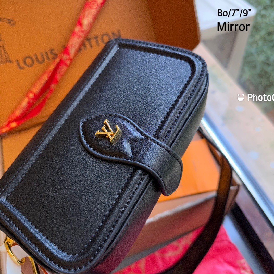 พร้อมส่ง 2 ไซส์ 💖💖 LV officier crossbody bag / LV Officier Pouch With Strap กระเป๋าสะพายดีไซส์คล่องตัว เท่ๆ คูลๆ ใช้งานสะดวก พร้อมใบลูกน่ารัก และสายสะพายเส้นใหญ่