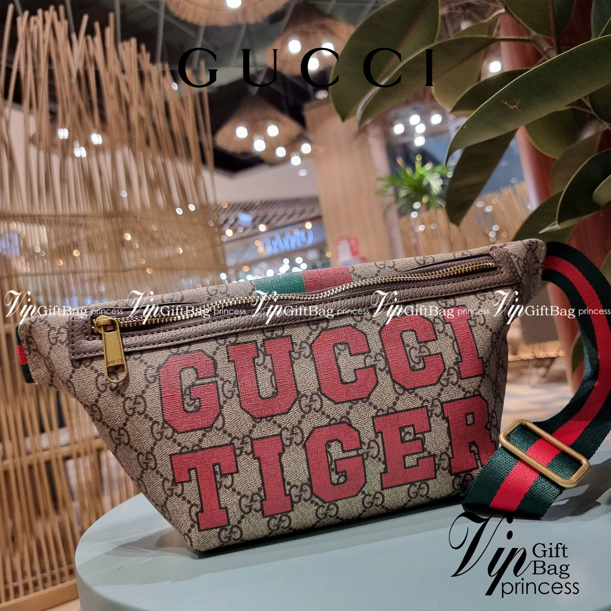 GUCCI BELT BAG ไอเท็มที่หนุ่มๆเรียกร้อง GC waist bag กระเป๋าคาดอก/คาดเอว คอลเลคชั่นฉลองปีเสือ โดดเด่นด้วยลายพรินท์จัมโบ้ ไม่เหมือนใคร วัสดุหนังแคนวาส เปิด-ปิดด้วยซิป ภายในแบ่งสัดส่วน มีช่องซิป และช่องย่อยให้อีก สายสะพายปรับได้ สายสปอร์ต สายแคมป์ปิ้ง หรือจ