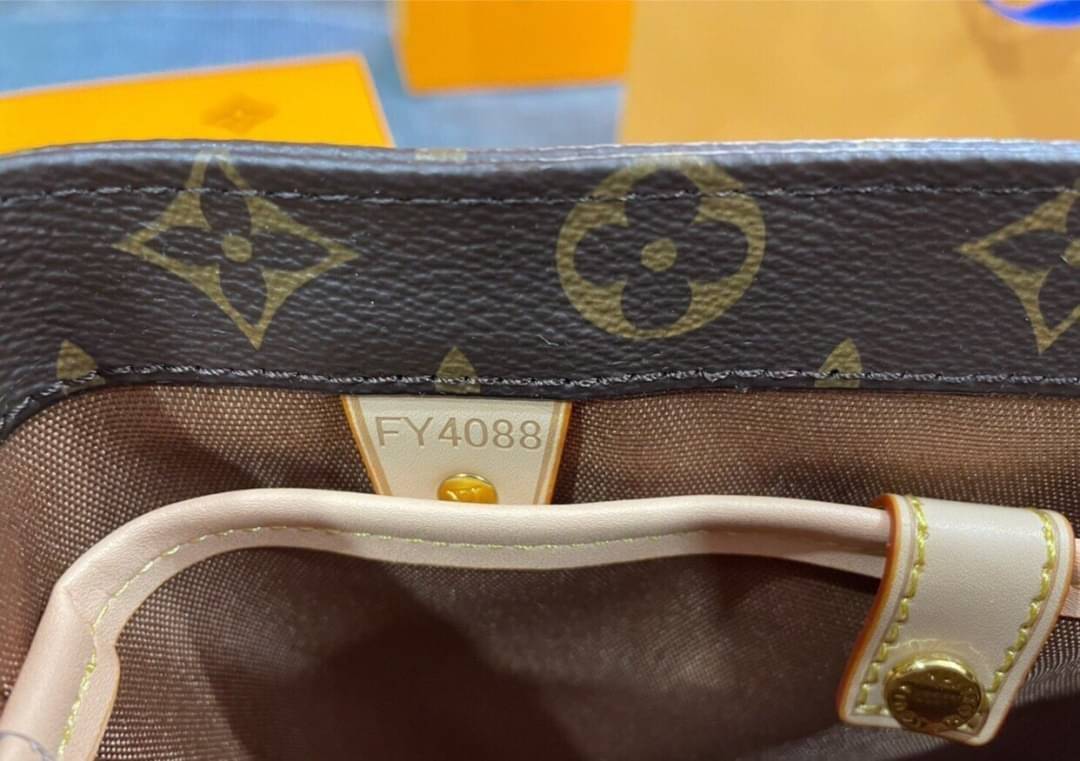 LV VAVIN PM MONOGRAM CANVAS TOTE BAG กระเป๋าถือ พร้อมสายสะพายข้างแบบโซ่ crossbody ลายโมโนแกรมสีน้ำตาล งานปั้มแบรนด์คมชัด ทรงตั้งสวย อยู่ทรง ถือไปไหนก็ดูดี สวยหรู อีกแล้วค่าา