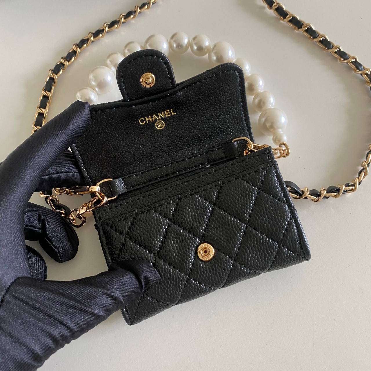 พรีเมี่ยมกิ๊ฟแท้ 100% 】พร้อมส่งที่ไทยที่นี่ที่ Chanel pearl with chain wallet