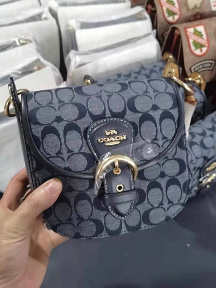 Coach Kleo Shoulder Bag 23 In Signature Chambray พร้อมส่งที่ไทย