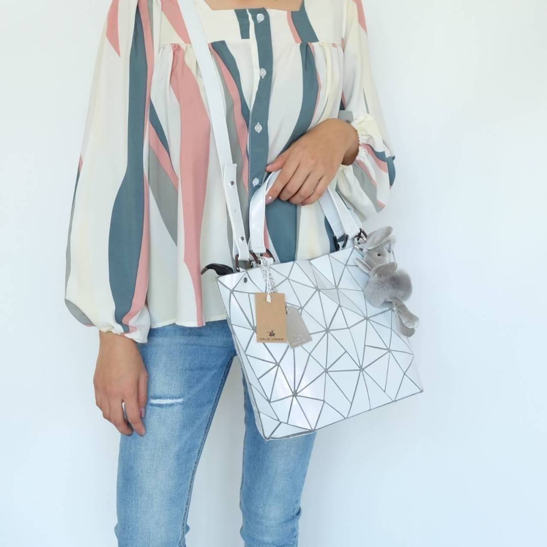 David Jones กระเป๋าสะพายข้างดีไซน์เกร๋มาก สีสวยหรูมาก ขนาดกะลังดีเลย รุ่นขายดี ลาย Limited edition