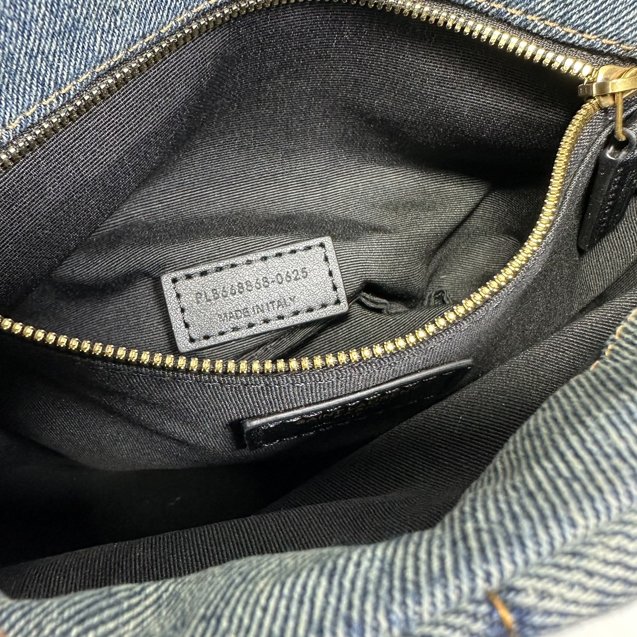 YSL Puffer denim shoulder bag กระเป๋าสะพายเดนิมฟอก สวยเท่ห์คลาสสิกลายเชฟล่อนเป็นเอกลักษณ์ ENVELOPE FLAP BAG WITH SOFT CHEVRON 🧡เกรดออริ ใช้งานต่างประเทศได้