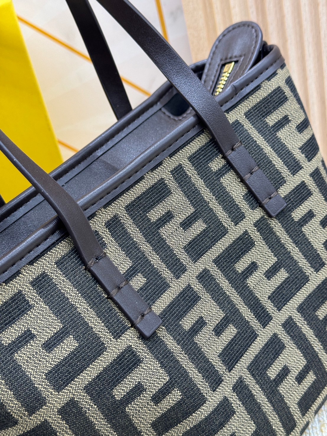 Fendi Roll Mini FF jacquard mini bag / YSL TOTE BAG MINI กระเป๋าสะพายทรงโท้ทไซส์มินิ เกรดออริ 1:1 ใช้งานต่างประเทศได้