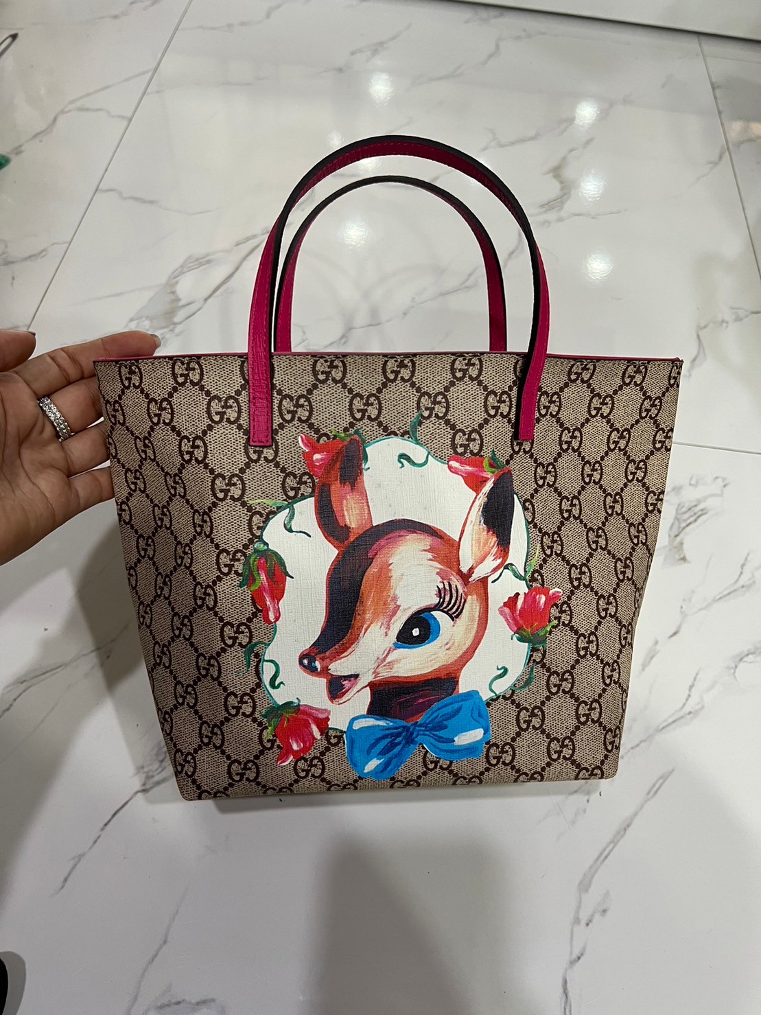 GUCCI Children's tote bag / Gucci kid tote / Gucci bag พร้อมส่งสต๊อกแน่น กับกระเป๋าโท้ทคิดท์ ไซส์น่ารักน่าใช้ ฮอตไม่หยุด เด็ดทุกดีไซน์ มีลายเข้าใหม่มากกว่าในรูปนะคะ **สินค้าเกรดออริจินอล 1:1 สลับแท้ งานสวยตามรูป ภาพถ่ายจากงานขายจริง ใช้งานต่างประเทศไ
