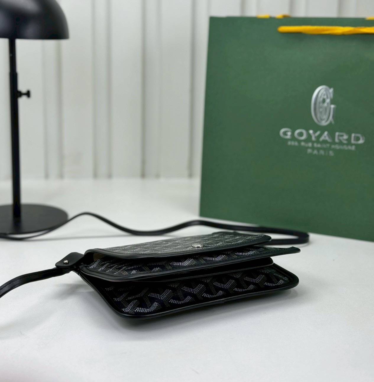 10 สี ORI หนังแท้ | GOYARD Plumet pouch-wallet กระเป๋าสะพายใบเล็กกะทัดรัด ดีไซน์กระเป๋าสตางค์ Plumet ดีไซน์มาพร้อมช่องใส่เหรียญ ธนบัตร และบัตรต่างๆ สามารถสะพายไหล่เป็นกระเป๋าสะพายข้างได้เหมือนกระเป๋าใบเล็ก