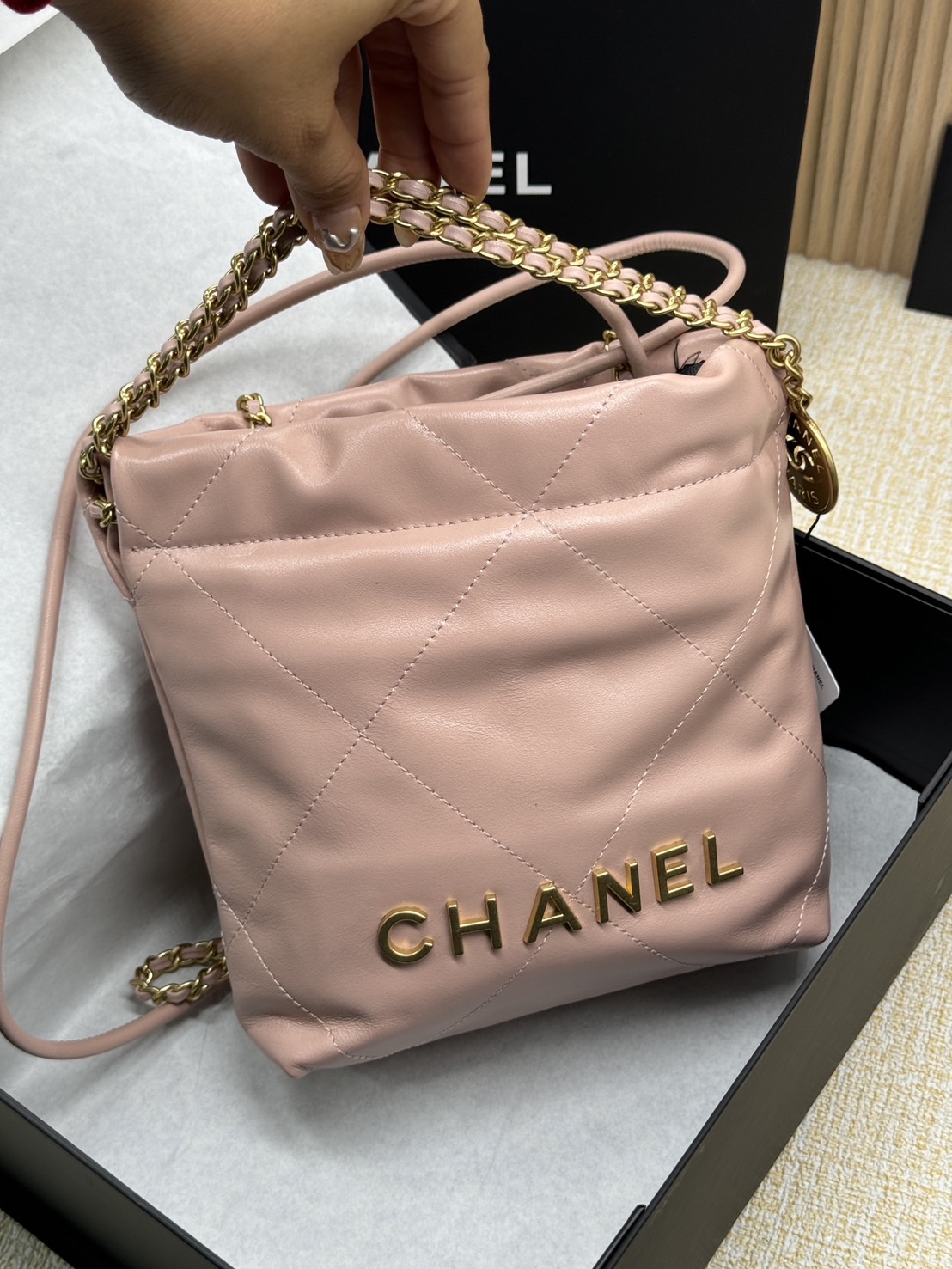 Chanel 22 Mini Handbag With Pearl Chain กระเป๋าทรงโท้ท เกรดออริ สลับแท้ 1:1 ใช้งานต่างประเทศได้