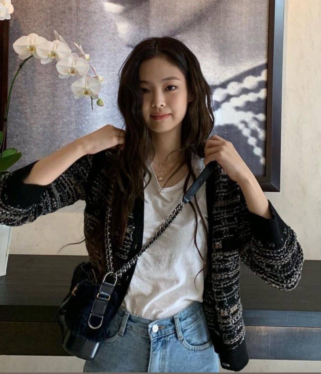 8" CHANEL SHOULDER BAG / CHANEL GABRIELLE HOBO BAG ไซส์คลาสสิค กระเป๋าสะพายข้าง/ไหล่ หนังสังเคราะห์ นิ่ม หรู มาพร้อมพวงกุญแจสัญลักษณ์แบรนด์ พิเศษ!! สายคล้อง jumbo font เพิ่มดีเทลความแพง อะไหล่พร้อมโซ่สะพายสีทองสลับสีเงินรมดำ สามารถสะพาย crossbody หรื