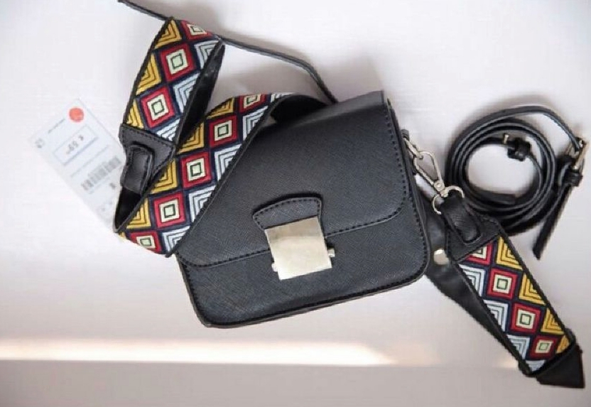 Don't Miss! Best Seller! ZARA CROSSBODY WITH 2STRAPS กระเป๋าถือหรือสะพายทรงคลัชรุ่นยอดนิยมวัสดุหนัง Saffiano อยู่ทรงสวยหรูสไตล์ PRADA แข็งแรงทนทาน ดีไซน์เก๋ไม่ซ้ำใคร เปิดปิดด้วยตัวล๊อคเอกลักษณ์ของ ZARA ภายในมีโลโก้ สามารถใส่มือถือ iphone7+ ได้ โดดเด่