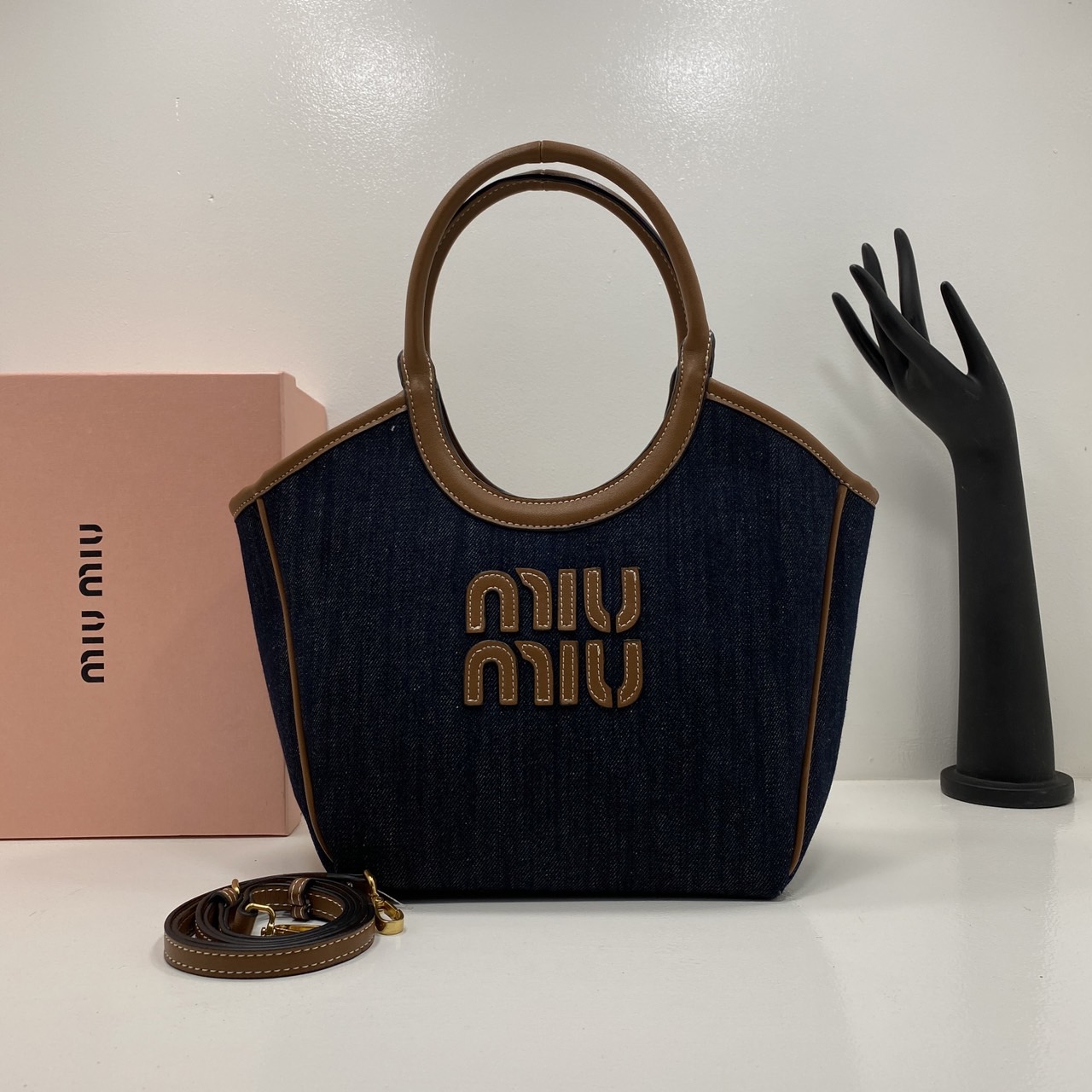 MIU MIU IVY DENIM TOTE BAG กระเป๋าถือ/สะพายทรงโท้ท คิ้วท์สุด จุของได้เยอะ เกรดออริ 1:1 ใช้งานต่างประเทศได้