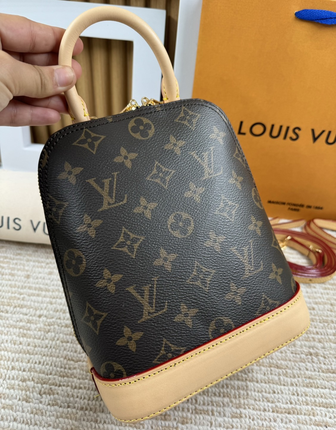 LV Alma Backpack Monogram Canvas กระเป๋าสะพายเป้ลายโมโนแกรม เกรดออริ 1:1
