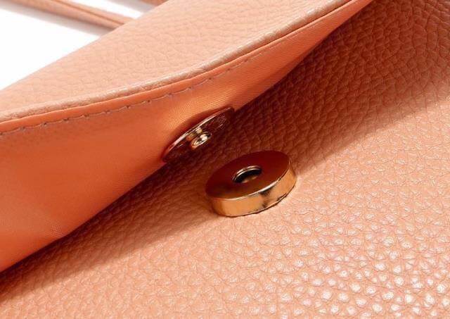 กระเป๋าสะพาย H&M รุ่น cross body bag มี 4 สี : ดำ , ชมพูนู๊ด , เหลือง , มิ้นท์