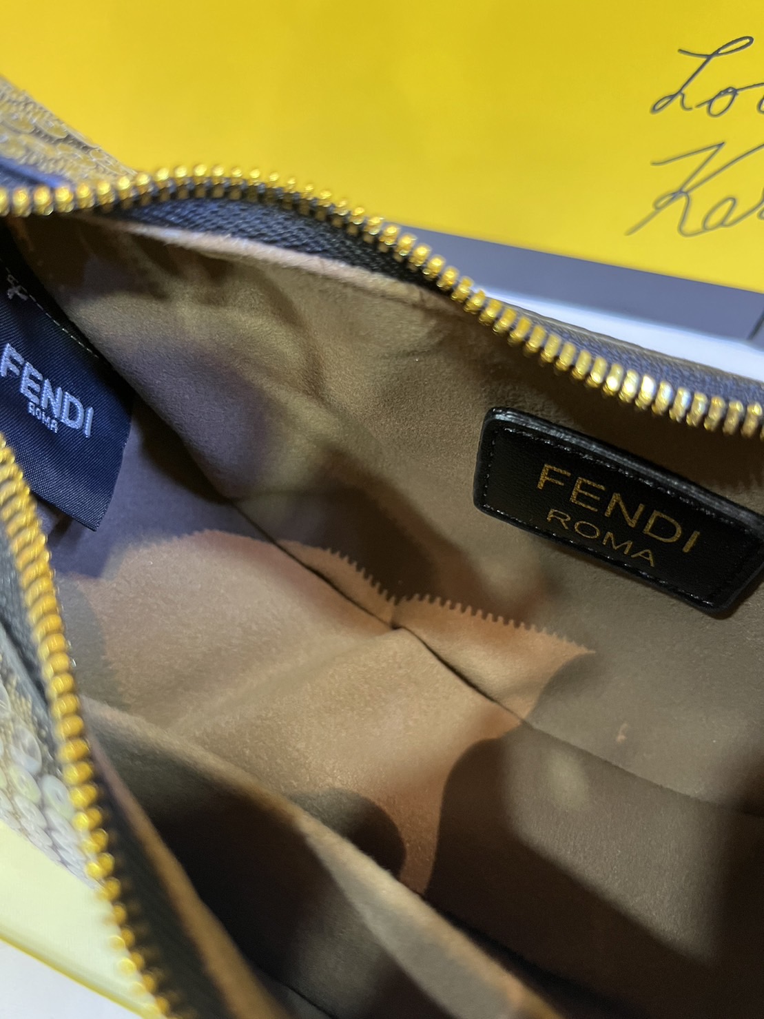 FENDI NANO Fendigraphy Bag fabric charm / Fendi hobo bag 20cm พร้อมส่ง กระเป๋าสะพายไหล่เฟนดิปักเลื่อมรุ่นใหม่ สวยหรู **สินค้าเกรดออริจินอล 1:1 สลับแท้