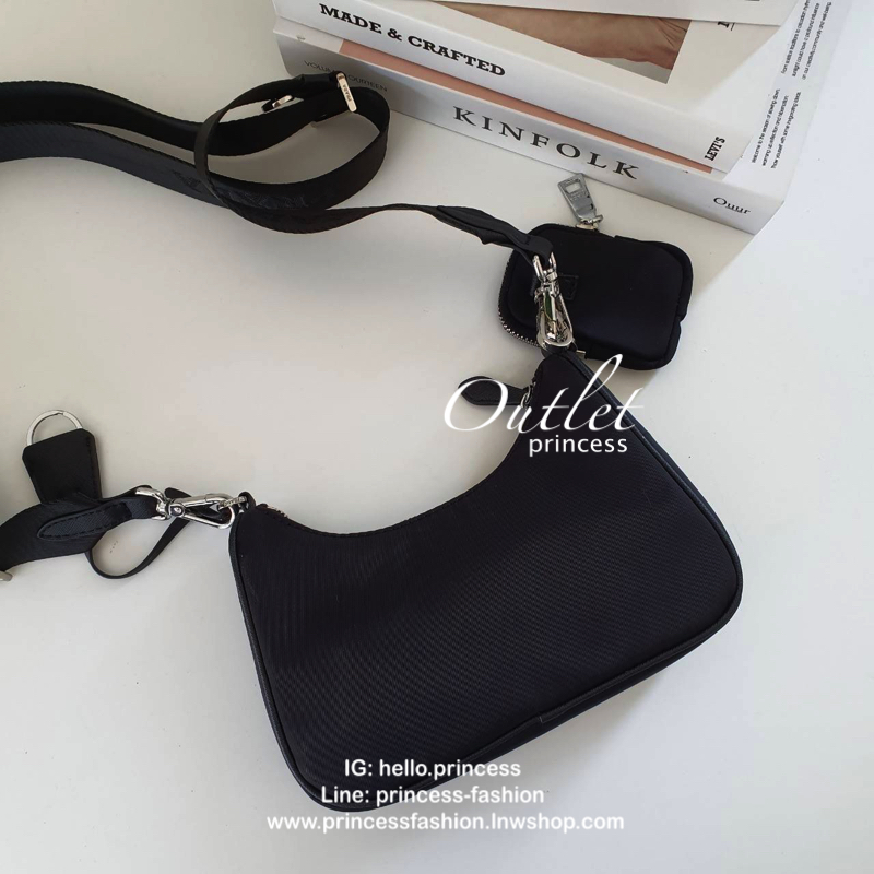 ᴹᴵᴺᴵ ไซส์มินิลงมาอีกนิด แบ๊วไปค่าซิสสส **กำลังมาแรงมาก กับแบรนด์ PRADA ใบเดียวคุ้มมากค่ะ อุปกรณ์ ครบชุด **ได้ทั้งสายยาว และกระเป๋าใส่เหรียญ และป้ายแท็คหนัง อย่างดี **อะไหล่ปั้มแบรนด์แท้ทุกจุด วัสดุทำจากผ้า Nylon อย่างดี กันน้ำได้ อยู่ทรงสวย สามารถใส่กระเป