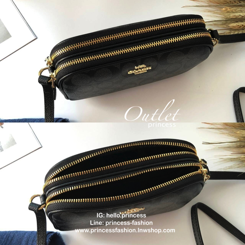 COACH MINI CROSSBODY BAGกระเป๋าสะพาน size mini วัสดุหนังลาย signature เปิด - ปิดด้วยซิป แบ่ง2 ช่องใหญ่ ภายในโล่ง ใส่ wallet สั้น มือถือได้ทุกรุ่น และของใช้จุกจิก พร้อมสายยาวถอด ปรับได้ค่ะ