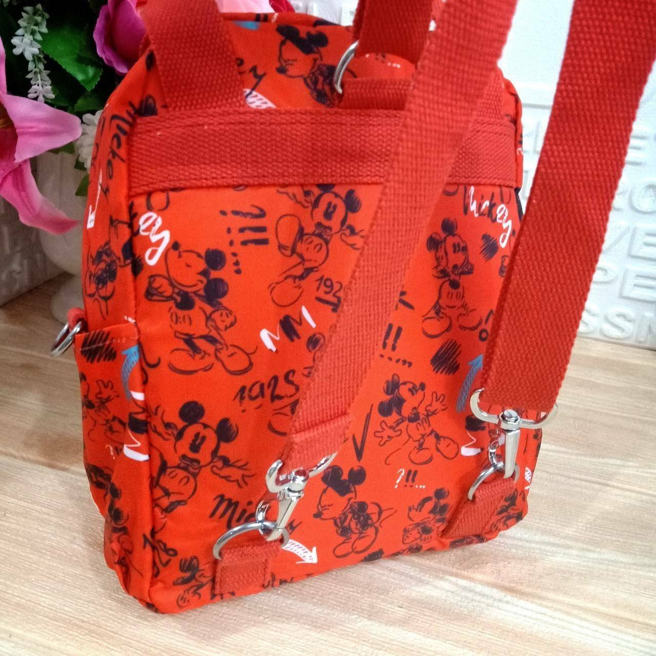 KIPLING 3 WAYS MINI BACKPACK ซับในตาราง 👍กระเป๋าสะพายรุ่นใหม่วัสดุ Nylon & Polyester 100% 👍หูหิ้วมีลายปั้มแบรนด์ 👍สายสะพายยาวเลื่อนปรับได้ถอดได้ 👍สามารถถือหรือสะพายได้ จะสะพายไหล่ สะพายเฉียง Crossbody หรือจะคล้องสายเป็นเป้ส