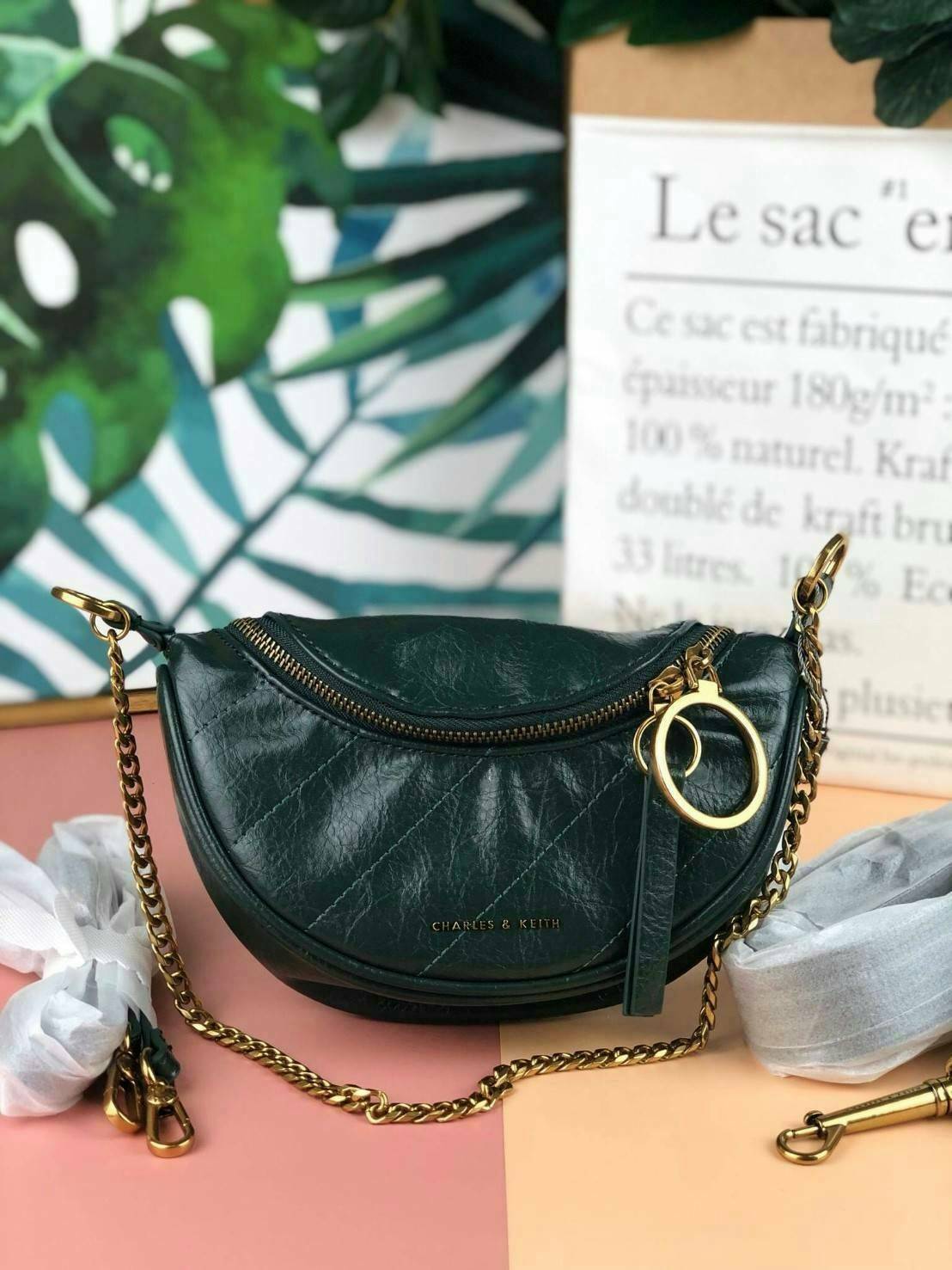 CHARLES & KEITH WRINKLED EFFECT RING ZIP TASSEL CROSSBODY BAG กระเป๋าสาระพัดประโยชน์ ใช้คาเอว คาดอก หรือจะสะพายแบบครอสบอดี้ได้ค่า 💥💥 มีโลโก้แบรนด์ที่ด้านหน้า เปิดปิดแบบซิปคู่เก๋ๆ ด้านในมีช่องใส่บัตรได้ 3 ช่อง รุ่นนี้ใส่ iPhone plus ได้พอดี