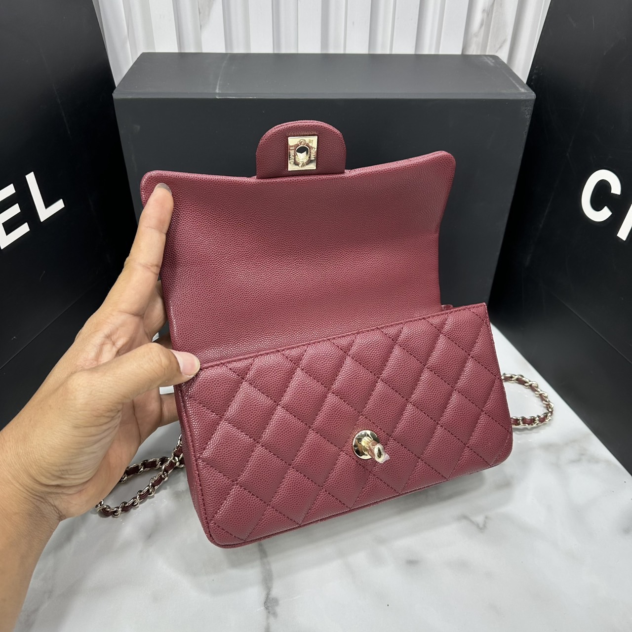 ORI หนังแท้ | CHANEL Classic Flap Bag TopHandle 20cm กระเป๋าสะพายคคลาสสิกพร้อมหูจับ หรูหราระดับตำนาน สวยงามเหนือกาลเวลา
