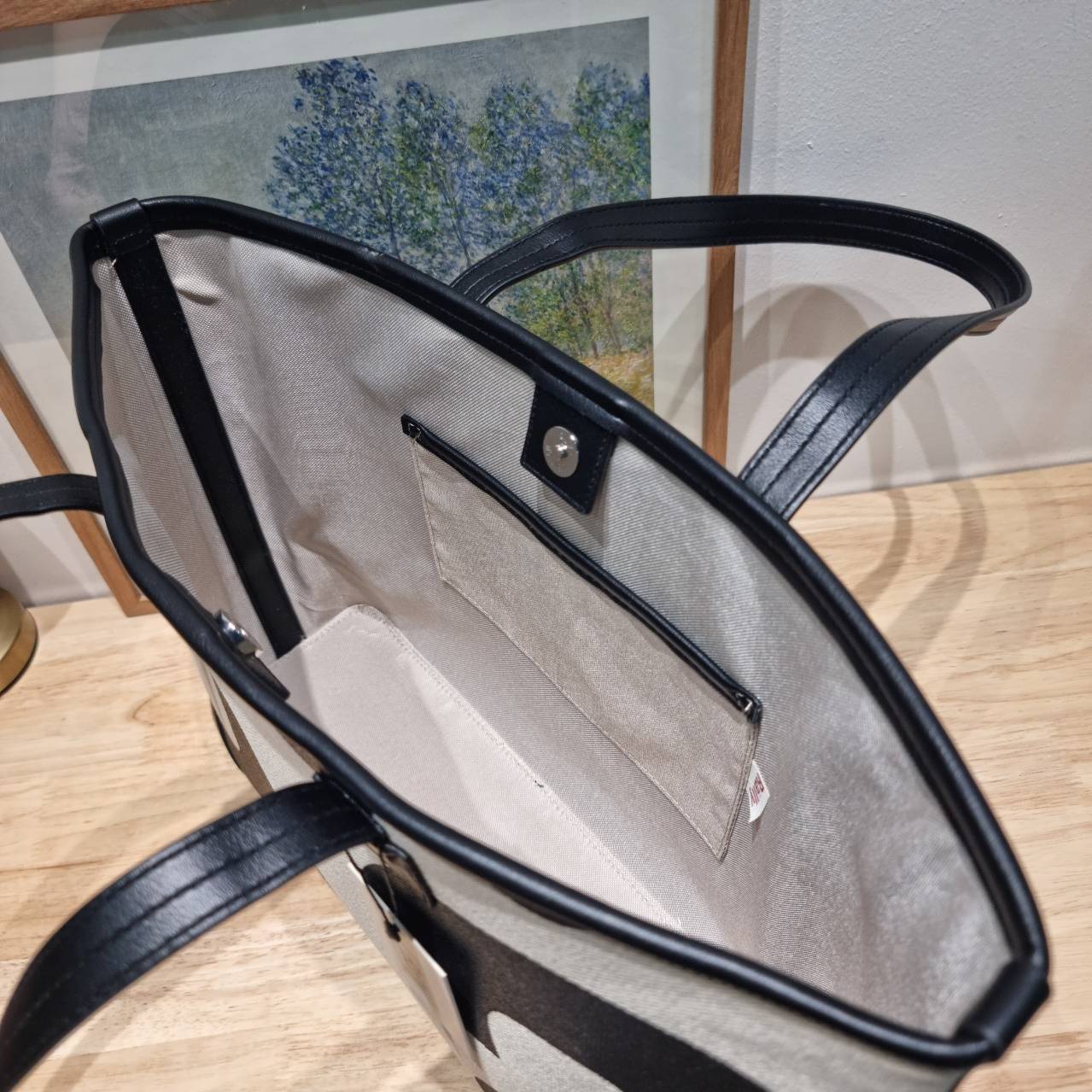 Rally movement tote bag กระเป๋าทรงโท้ท ดีไซน์คลาสสิค เรียบง่ายแต่ดูแพง มีระดับสุดๆ ไอเท็มสุดปัง ออกมาก็ sold out ไวมากๆ รุ่นใหม่และเป็นรุ่นที่ตามหา