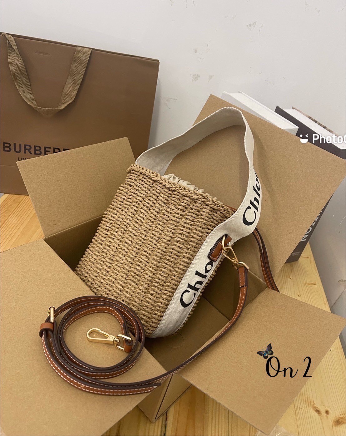 CHLOE small woody basket กระเป๋าสะพายสานทรงตะกร้า ยอดฮิตติดลมของแบรนด์ ด้วยวัสดุสังเคราห์จากธรรมชาติ สานทอเต็มใบออกมาเป็นลวดลายสวยงาม