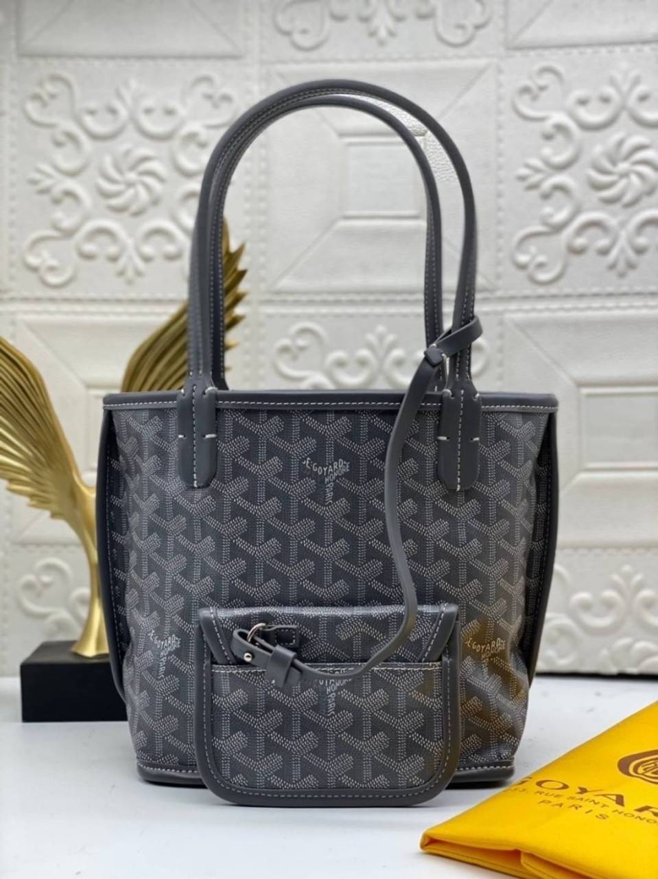 9 สี GOYARD ANJOU TOTE MINI / Goyard Mini Tote เกรดออริจินอลสลับแท้ ใช้งานต่างประเทศได้ ฮอตไอเท็ม กับกระเป๋าสะพายทรงโท้ท ไซส์มินิ กะทัดรัด มาครบสีขายดี เลิศทุกสี รูปทรงคลาสสิค ดีไซน์เป็นเอกลักษณ์ ใช้งานได้หลากหลาย