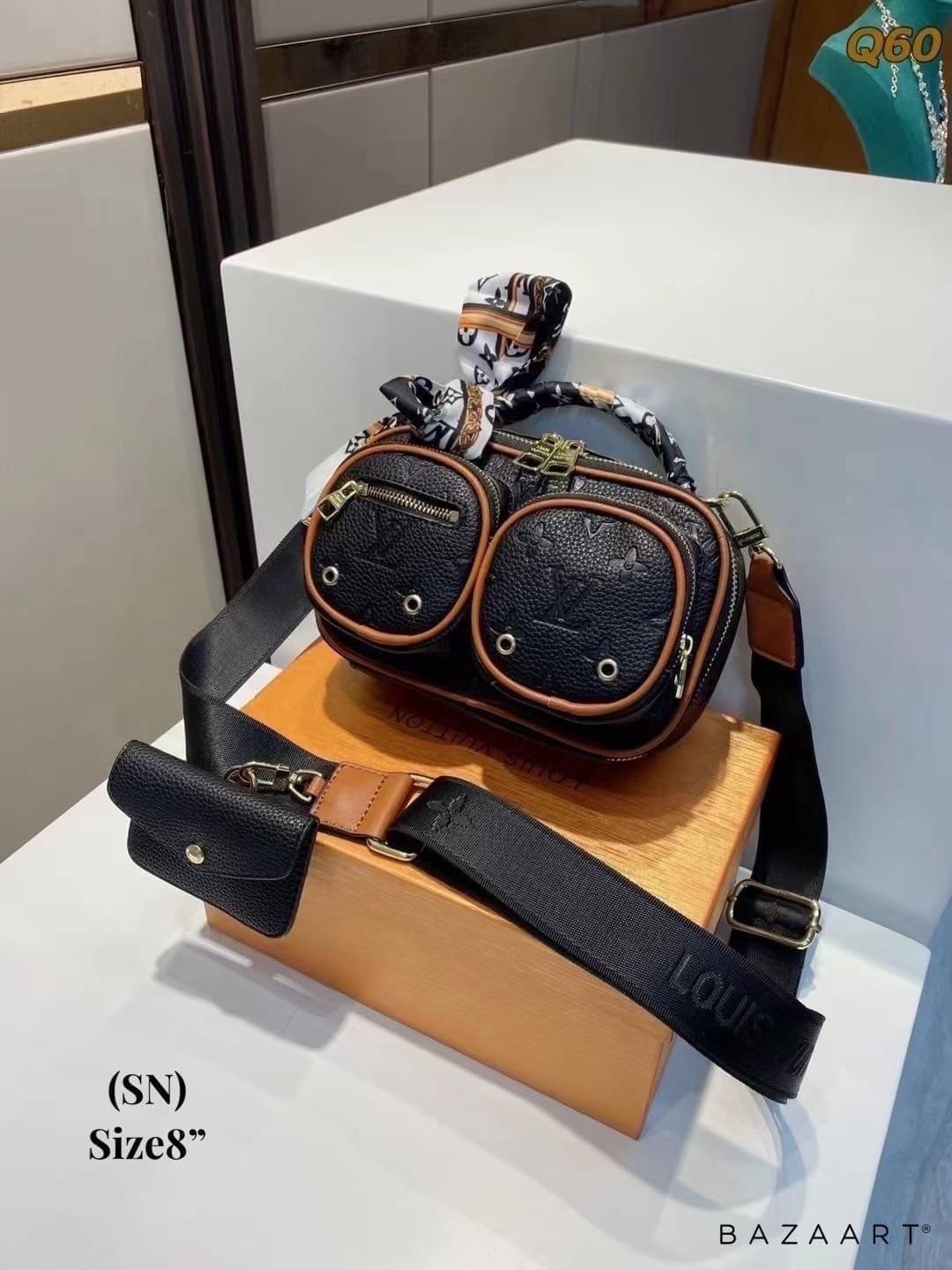 LV UTILITY CROSSBODY Monogram coated canvas ภาพถ่ายจากงานขายจริง ใช้งานต่างประเทศได้