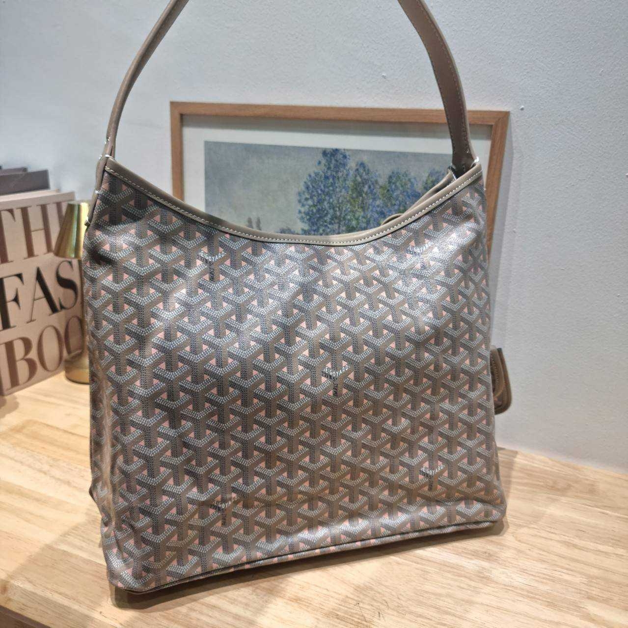 GOYARD BOHEME HOBO BAG กระเป๋าโฮโบใบใหญ่ พร้อมใบลูก มาในสีลิมิเต็ดรุ่นที่ตามหา สวยเด่นเป็นเอกลักษณ์ด้วยลวดลายตัว Y เต็มผืน