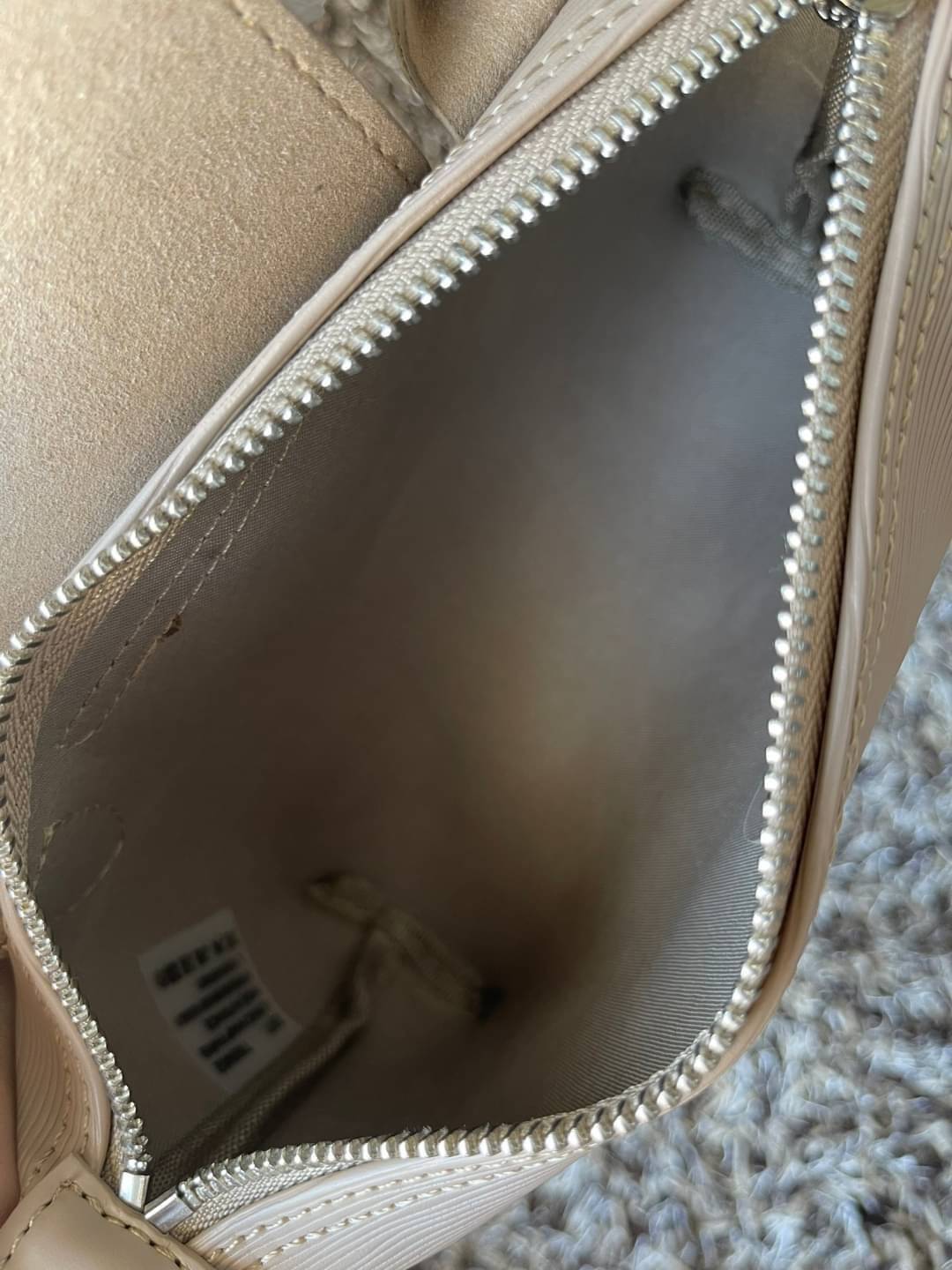 LONGCHAMP LE PLIAGE CITY POUCH WITH HANDLE Taupe - Canvas (ไม่มีสายยาว) กระเป๋าเครื่องสำอางแบบมีซิปพร้อมหูหิ้วใบนี้เหมาะสำหรับการจัดระเบียบกระเป๋าของคุณ