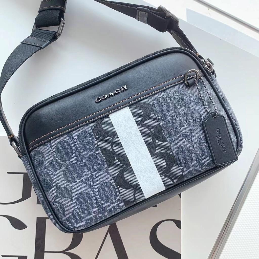 COACH Graham Crossbody In Blocked Signature C9965 กระเป๋าสะพายข้างผู้ชาย กระเป๋าผ้าเคลือบซิกเนเจอร์และหนังอย่างดี ภายในกระเป๋าเอนกประสงค์ ปิดซิปคู่ ซับในผ้า กระเป๋าสลิปด้านนอก สายปรับได้ยาว 25 นิ้ว สำหรับสะพายไหล่หรือสะพายข้าง