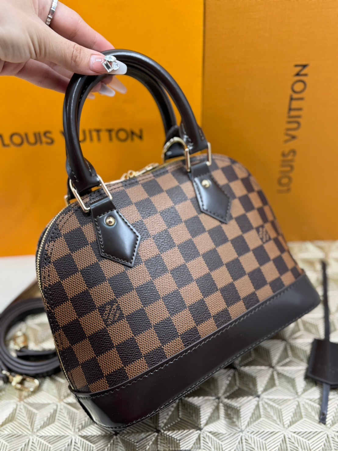 LV Alma BB Damier Ebene Handbag กระเป๋าถือสะพาย เกรดออริ 1:1 ใช้งานต่างประเทศได้