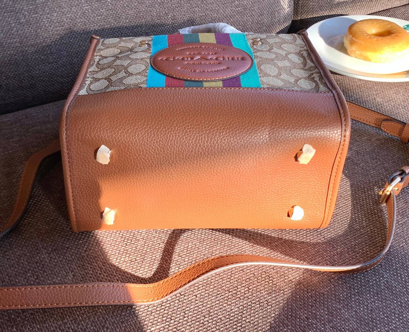 สวยๆอย่างนี้อดใจยังไงไหว!! Coach Dempsey Tote 21 In Signature Jacquard With Stripe And Coach Patch ((C5637)) ✈️พร้อมส่งความสวย! คุณภาพจัดเต็มเลยค่ะ กระเป๋าทรงTote ไซด์กลางๆ วัสดุ Jackquard+หนังแท้ ได้ลงตัวสวยงาม 🔺สีคอลเลคชั่นใหม่ล่าสุด! ด้า