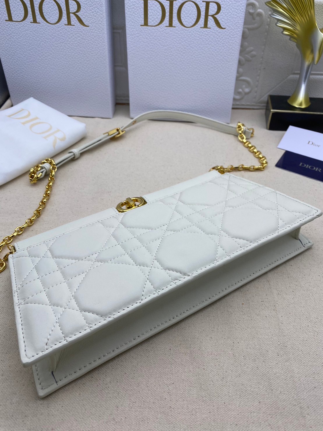 Dior Caro Colle Noire Clutch with Chain Cannage / DIOR Clutch / DIOR BAG พร้อมส่ง 4 สี กระเป๋าสะพายทรงคลัท ดีไซน์เรียบหรู ดูแพง รุ่นนี้คือ ถือแล้วผู้ดีมากค่ะ