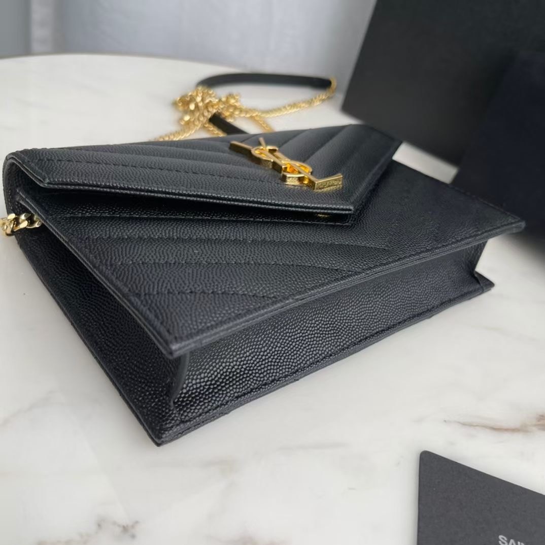 VIP 】หนังแท้ YSL Saint Laurent Envelope WOC 7.5” กระเป๋าเงิน wallet on chain ที่มาพร้อมสายสะพายแบบโซ่ ขนาด 7.5” หนังวัวติดโลโก้ YSL มีทั้งอะไหล่เงิน ทอง และดำ ด้านในมีช่องซิป และช่องใส่การ์ด 6 ช่อง เรียบหรู คลาสสิคมากๆ เลยค่ะ