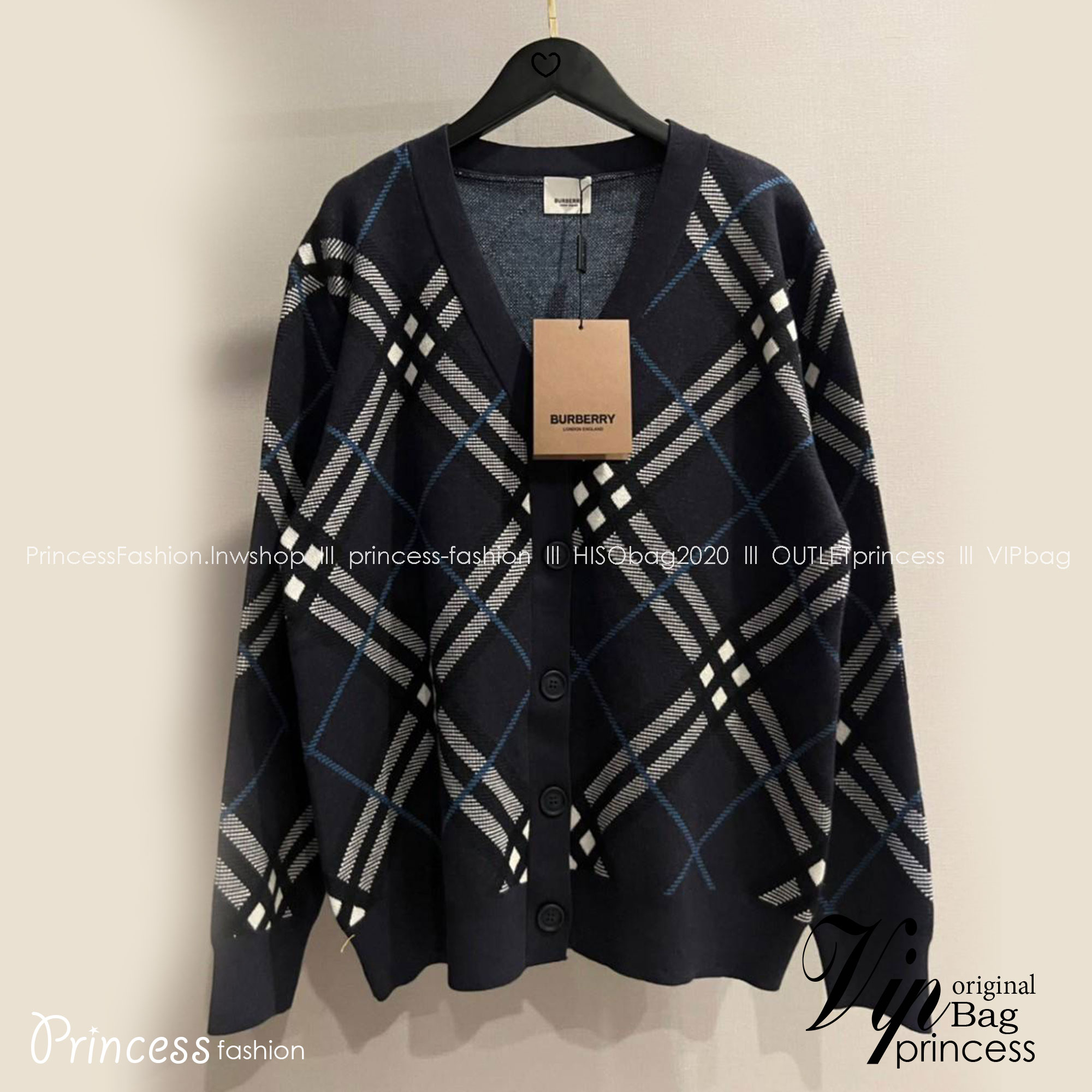 TOP ORI | BURBERRY CARDIGAN งานไหมพรม ลายใหม่สุดคลาสสิค ผ้าดีหนานุ่ม งานสวยตัวเดียวไว้ keep look เสื้อสเวตเตอร์งานแบรนด์ เนื้อผ้าอย่างดีงานนำเข้าจากโรงงานเทียบแบรนด์ เกรดท็อปออริจินอล เกรดดีสุด เทียบแท้