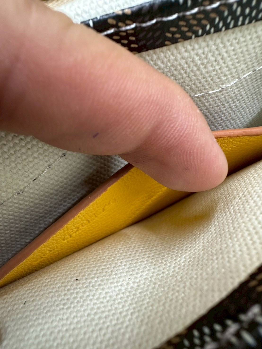 พร้อมส่ง 10 สี ORI หนังแท้ | GOYARD Plumet pouch-wallet กระเป๋าสะพายใบเล็กกะทัดรัด ดีไซน์กระเป๋าสตางค์ Plumet ดีไซน์มาพร้อมช่องใส่เหรียญ ธนบัตร และบัตรต่างๆ