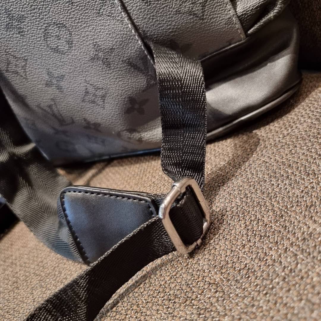 LV Christopher PM Monogram Eclipse Reverse เป้สะพายหลังใบใหญ่ LV MONOGRAM BACKPACK ที่หนุ่มๆตามหากันมากที่สุด LONG WEEKEND กระเป๋าใบใหญ่ต้องมี!! รุ่นสุดฮอต!! ด้วยรูปทรงที่คลาสสิค สไตล์เอกลักษณ์ วัสดุหนังแคนวาส ทนทาน