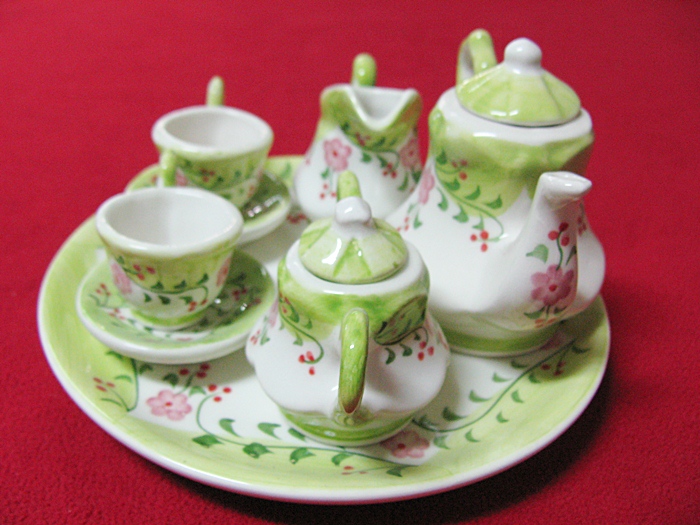 สินค้าหมดค่ะ ชุดกาน้ำจิ๋ว ลายดอกไม้สีเขียวค่ะ