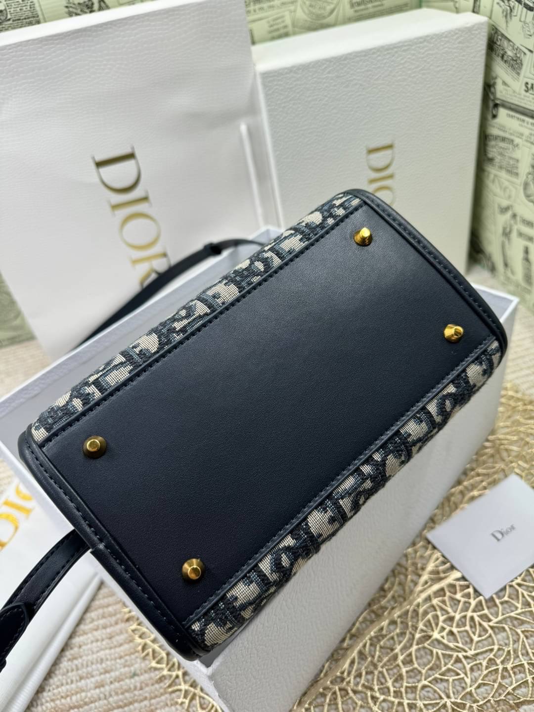 DIOR SMALL BOSTON BAG White Box Calfskin / DIOR Box Bag พร้อมส่ง กระเป๋าสะพายทรงกล่อง New for Winter 2023 คอลผู้ดี สวยหรู ตอบโจทย์และแมทช์ได้กับทุกลุคทุกสไตล์