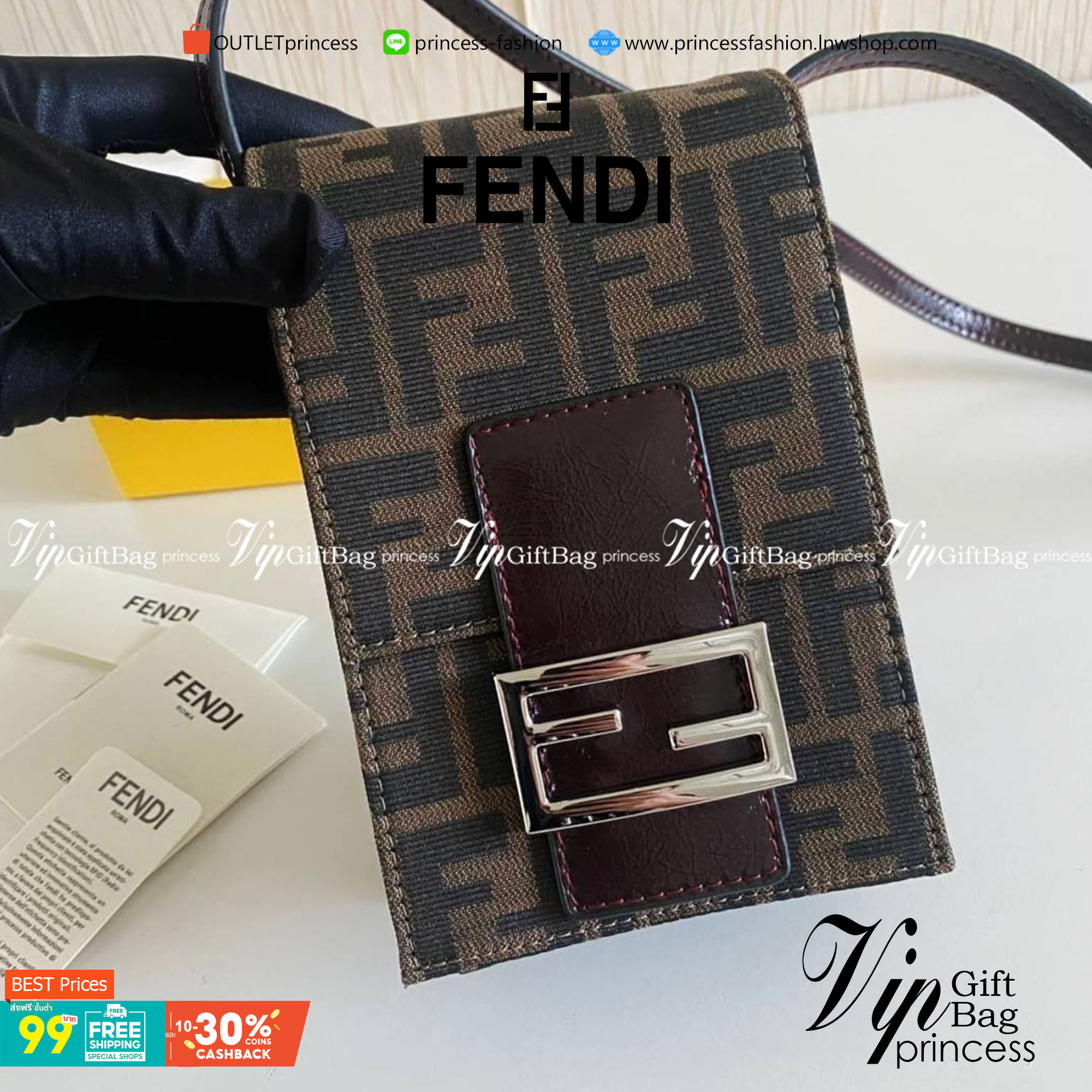 FENDI Phone crossbody bag พร้อมส่งกับกระเป๋าสะพายข้างขนาดมินิขนาดกำลังดี ใส่ของจุกจิกได้เยอะ ใส่iPhone pro max ได้สบาย มาพร้อมสาย สะพายข้างถอดได้ งานจริงสวยมากไม่ผิดหวังค่ะ