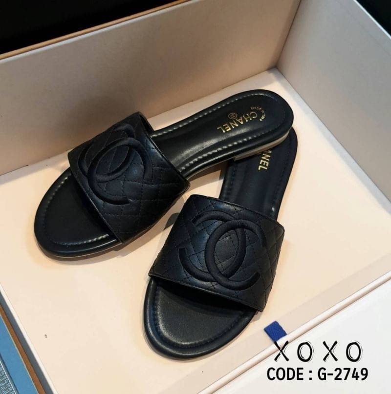 CHANEL SANDELS แตะงานแบรด์ ชิคๆ สวย หรู นุ่มมาก ใส่สบาย วัสดุหนัง PU เย็บตาราง ด้านหน้างานปักโลโก้ สวย เรียบร้อย แมทส์ชุดง่าย น้ำหนักเบา