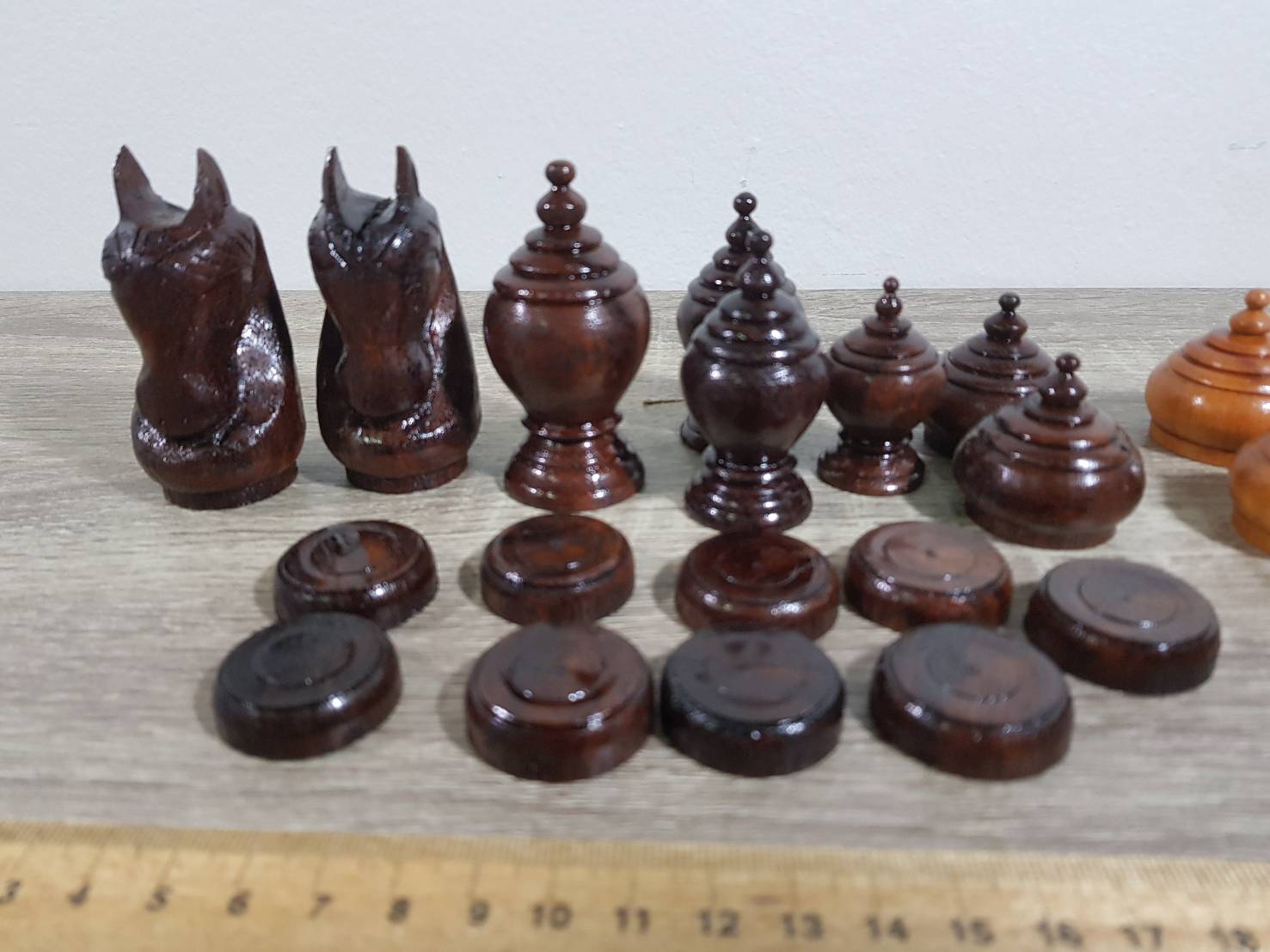 ตัวหมากรุกไทยไม้แกะชุดคาณฑีวะไม้เนื้อแข็ง