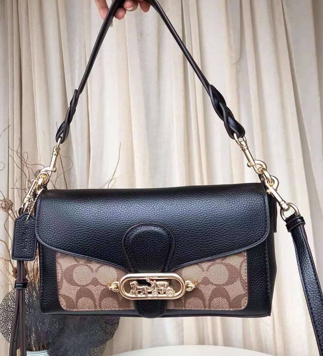 COACH SMALL JADE SHOULDER BAG [F91105,90782] กระเป๋าสะพายไหล่ ดีไซน์วินเทจย้อนยุค สวยคมชัด คลาสสิคใช้ได้ทุกลุค วัสดุหนัง pepble ทนทาน เปิด-ปิดด้วยฝาคาดโลโก้ พร้อมแถบแม่เหล็กในตัว รับรองแน่นหนา ด้านหลังมีช่องซิปให้ ภายในเป็นช่องโล่ง ขนาดกำลังดี ใช้งานง่าย 