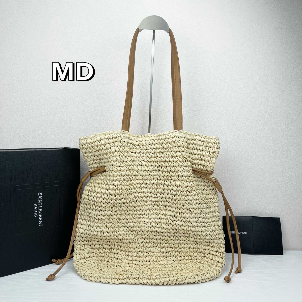 YSL Raffia crochet Icare maxi shopper bag กระเป๋าสะพายทรงโท้ทงานถักโครเช จะกี่รุ่นก็แรงไม่ไหว! ทรงสวยใบใหญ่ รูปทรงยืดหยุ่น ใส่ของได้แบบจุใจ เป็นไอเท็มที่สามารถหยิบมาใช้ได้ง่ายในทุกวัน