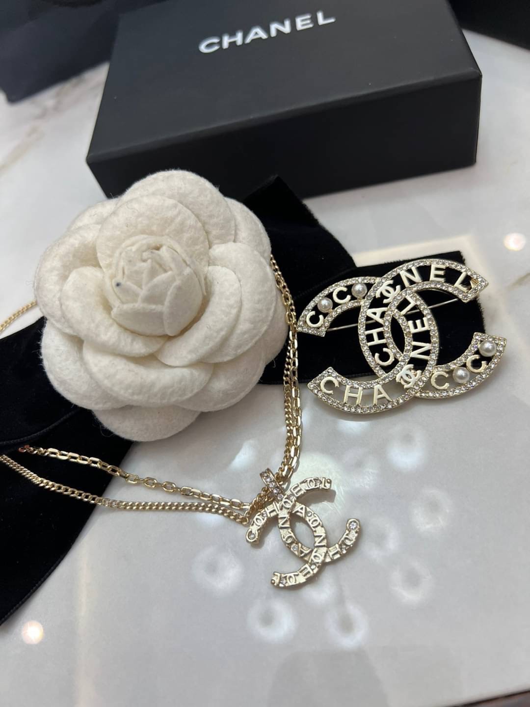 พร้อมส่ง ซื้อ1ได้ถึง2ชิ้น ในเซ็ตเดียว CHANEL JEWELRY SET / Chanel brooch / Chanel necklace ชุดเครื่องประดับครบชุดสุดอลังการ