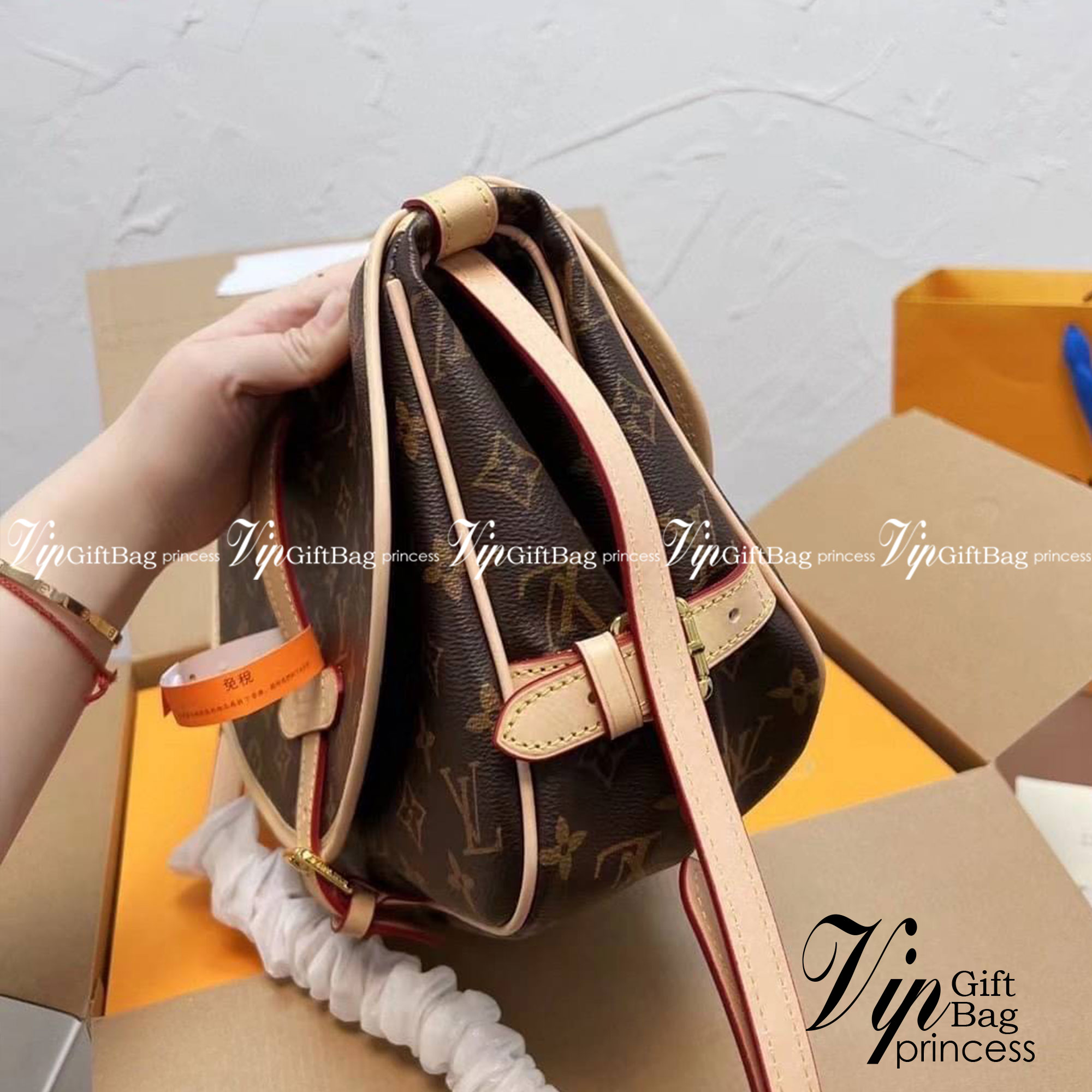 LV Monogram Saumur PM / LV Saumur 30 Brown Monogram Canvas CrossBody Bag กระเป๋าสะพายแบบครอสบอดี้สุดหรู โดดเด่นด้วยลายโมโนแกรม หยิบใช้ได้ทุกวัน ทุกโอกาส สวยคุ้มเกินราคาค่ะ