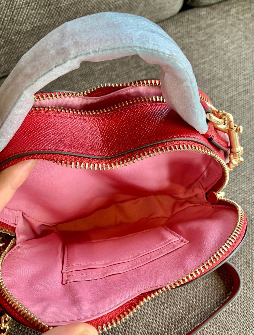 ต้อนรับวาเลนไทน์นี้ ❤️พร้อมส่งความรักหว๊านหว๊านค่ะ❤️ COACH HEART CROSSBODY BAG ((C5118//C5119)) 💥Limited edition หลงรักแน่นอน💋 พร้อมส่งที่ไทยก่อนใครวันนี้!