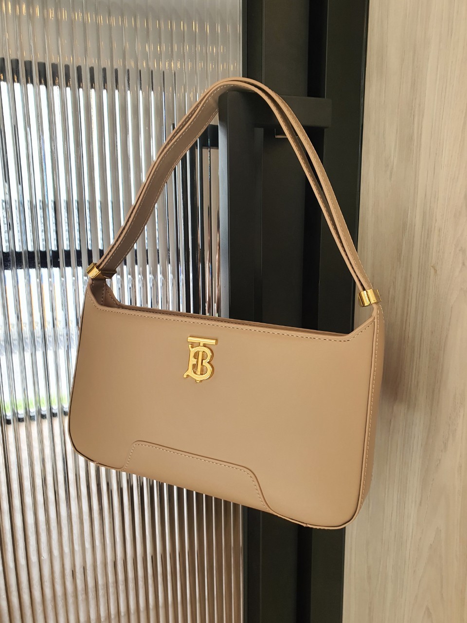 Burberry Leather TB Shoulder Bag / BURBERRY LEATHER SHOULDER BAG ทรงยอดฮิตแห่งปี วัสดุหนังแท้ สวยหรูอยู่ทรง