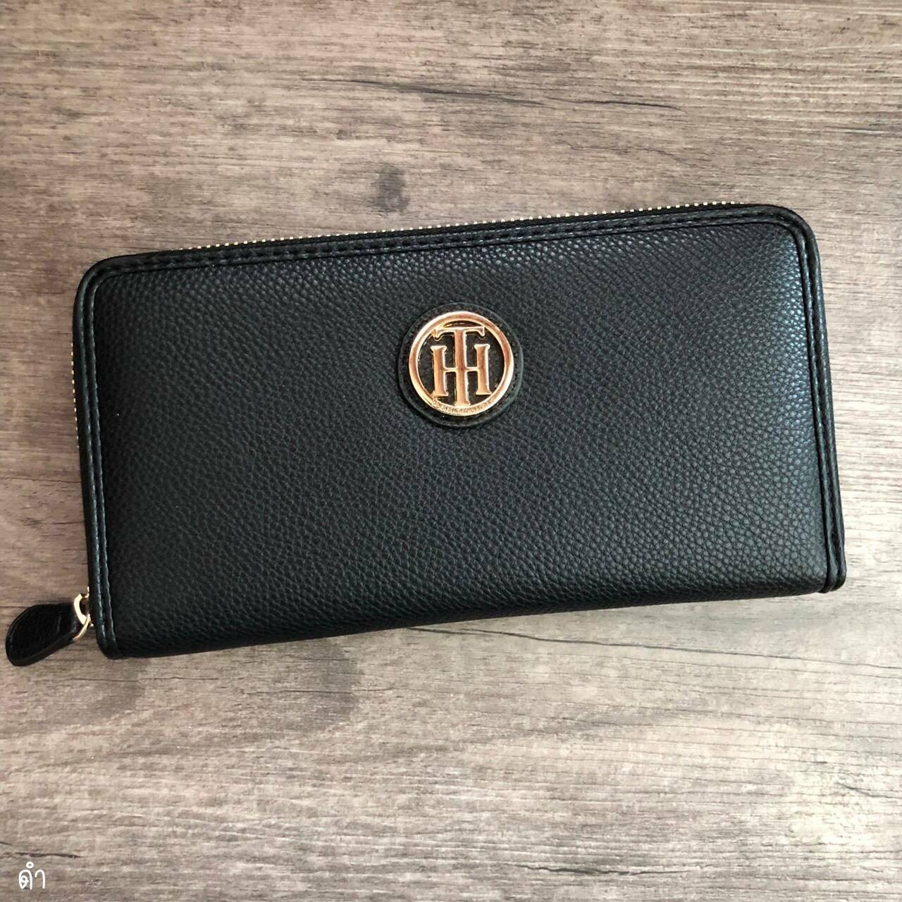 TOMMY HILFIGER Zipper Wallet & Valet เปิด - ปิดกระเป๋าด้วยซิปรอบ ด้านในมีช่องใส่บัตร ช่องใส่ธนบัตรและช่องซิปใส่เหรียญ จะมอบเป็นของขวัญหรือใช้เองก็แนะนำเลยค่ะ