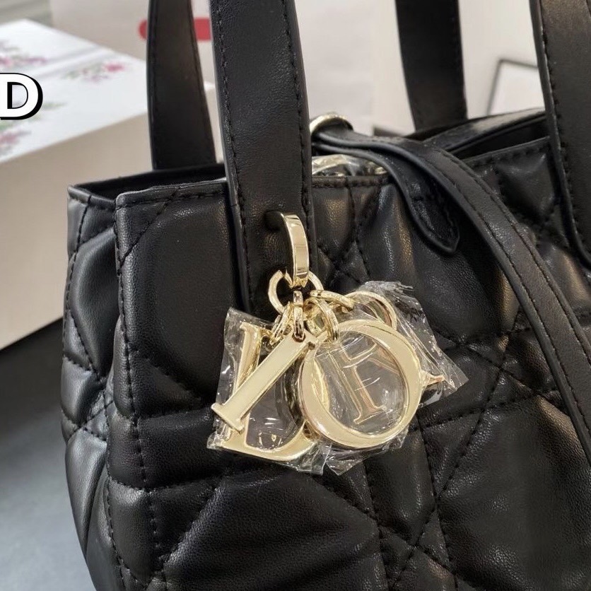 Dior Small Dior Toujours vertical tote bag 18cm กระเป๋าสะพายทรงบัคเก็ตไซส์ใหม่กะทัดรัด คลาสสิคหนังสวยหรูหราเกินราคา ดีไซน์นุ่มนวลทันสมัย